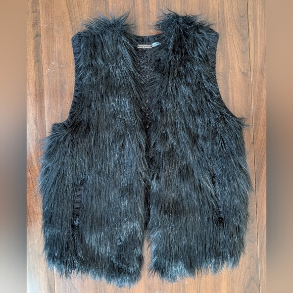 Poof Girls Black Crochet and Faux Fur Vest - Picture 9 of 13